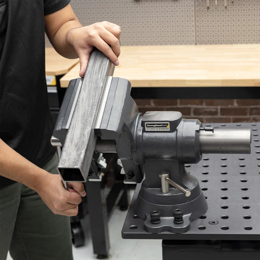 Vise with 360° Rotating Jaw & Base, 16 mm Mounting