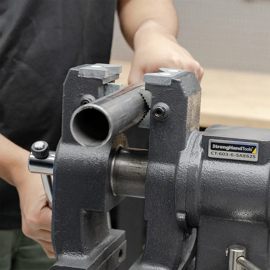 Vise with 360° Rotating Jaw & Base, 16 mm Mounting