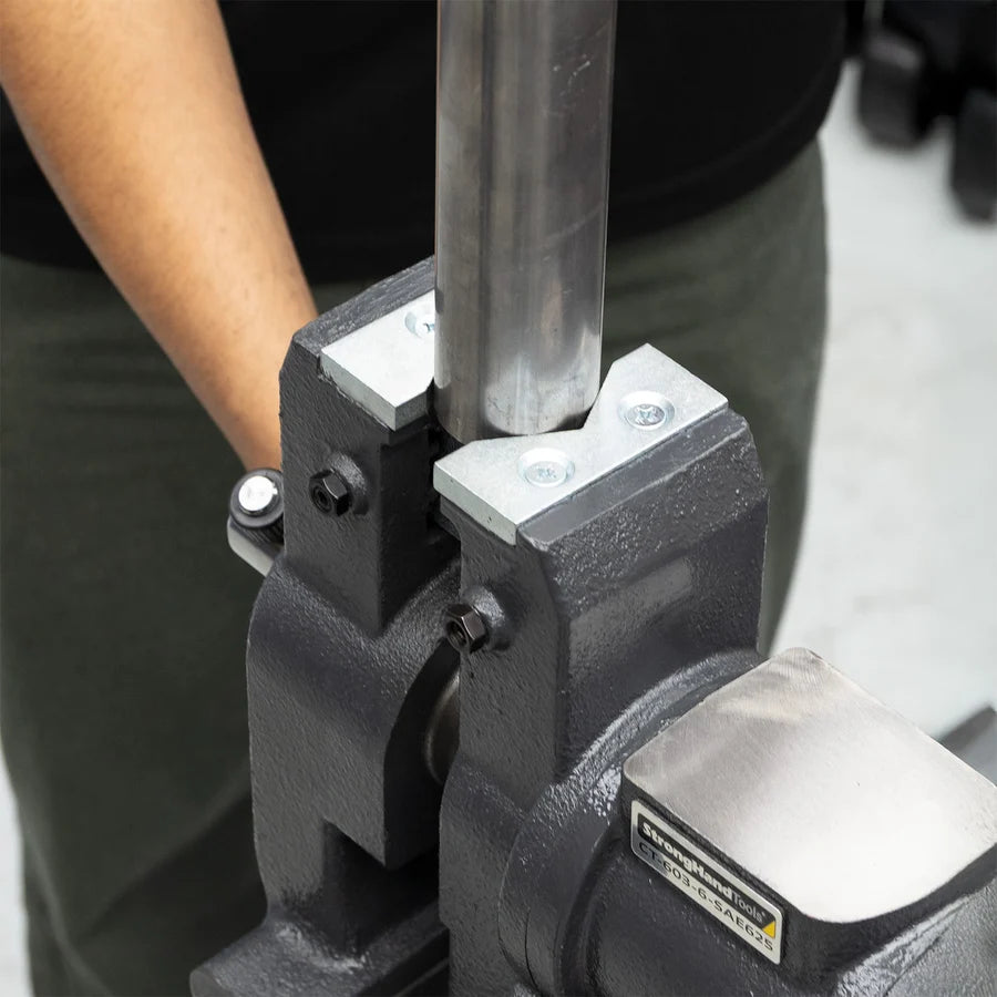 Vise with 360° Rotating Jaw & Base, 16 mm Mounting