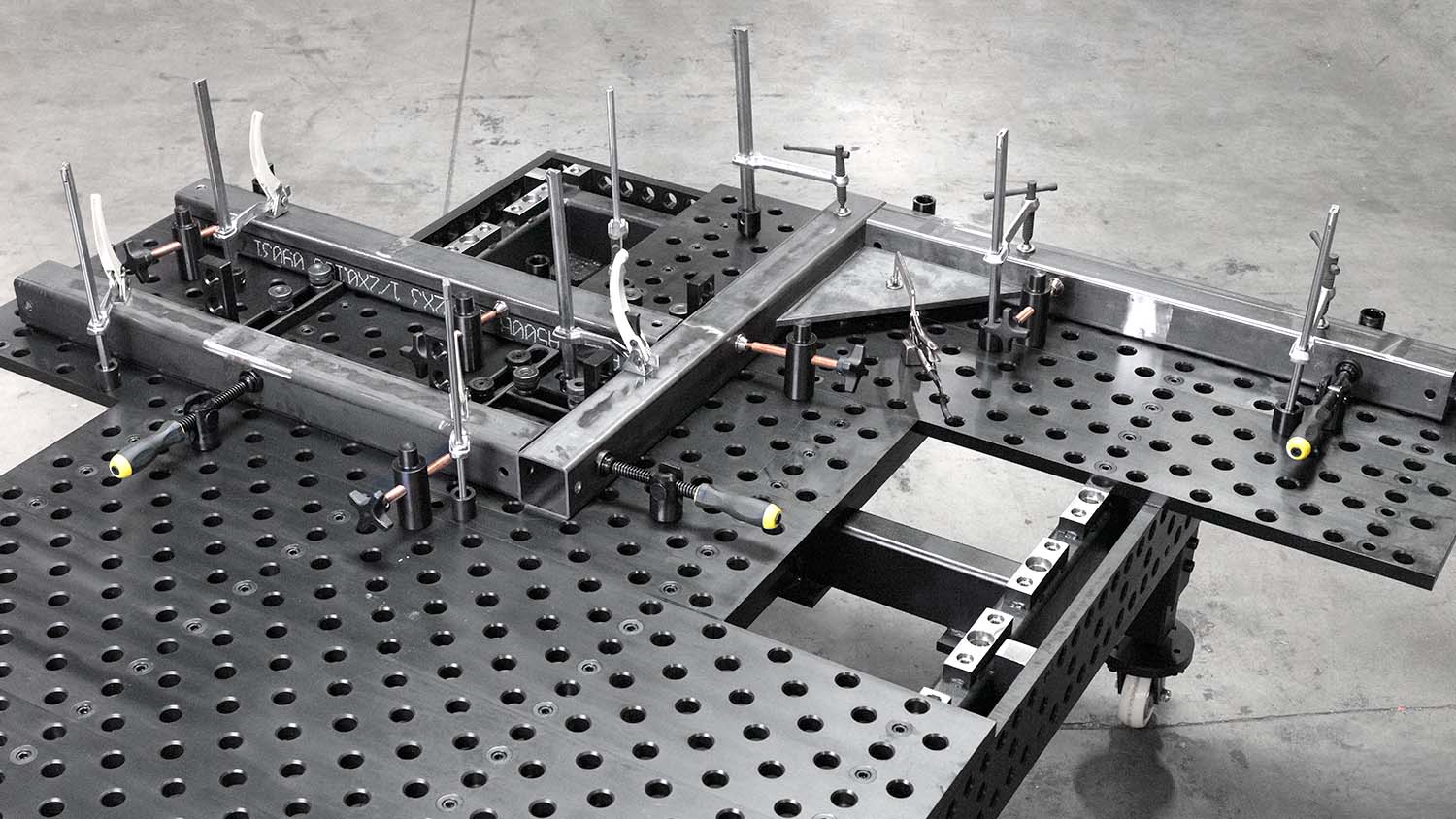 Alpha 28 Tische, 1200 x 1200 mm