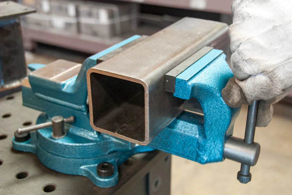 Forged Bench Vise, Fits 16 mm Holes